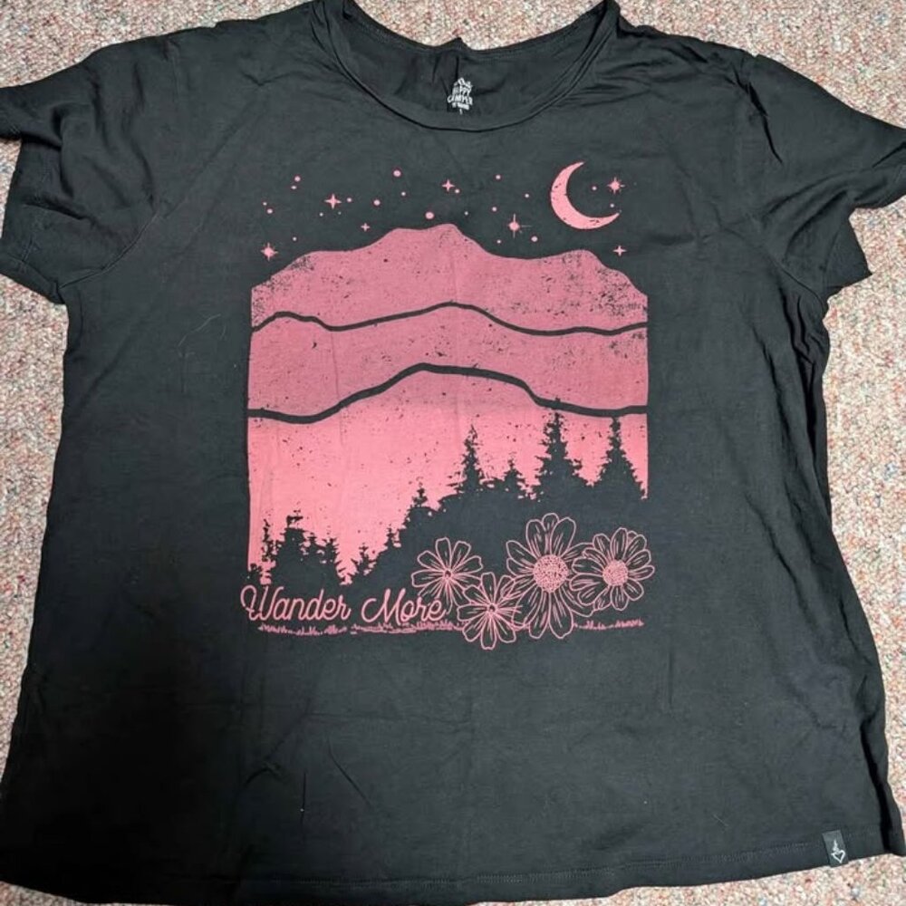 Torrid Happy Camper Graphic Tee size 1. Nwot
